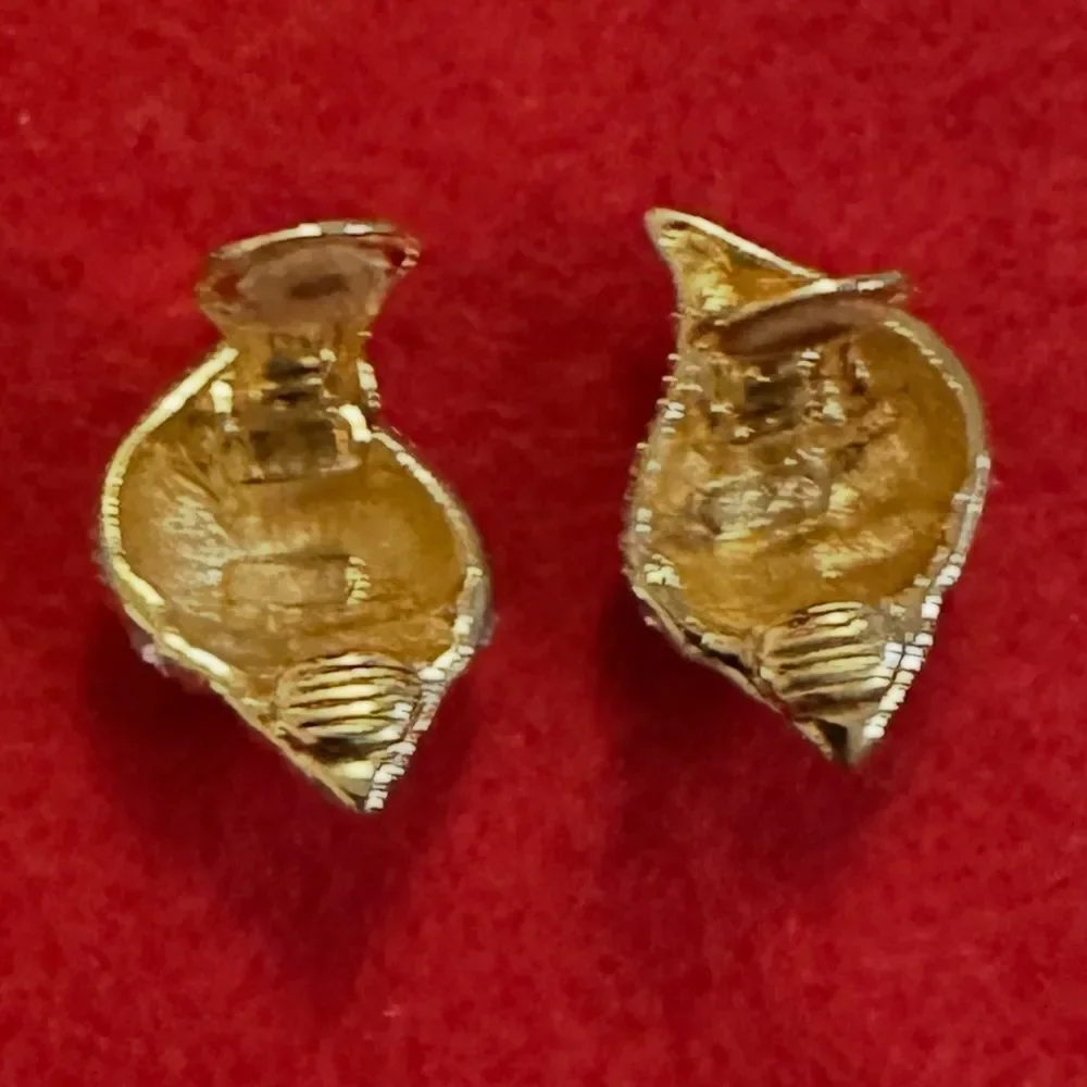 Kenneth J. Lane Vintage Signed Gold Conch Shell w/ Crystals Clip Earrings